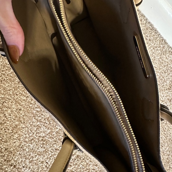 Monogrammed Michael Kors tote - Picture 3 of 4